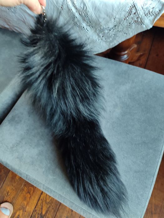 Lisi ogon długość 50 cm .. zaczepka do plecaka , torebki