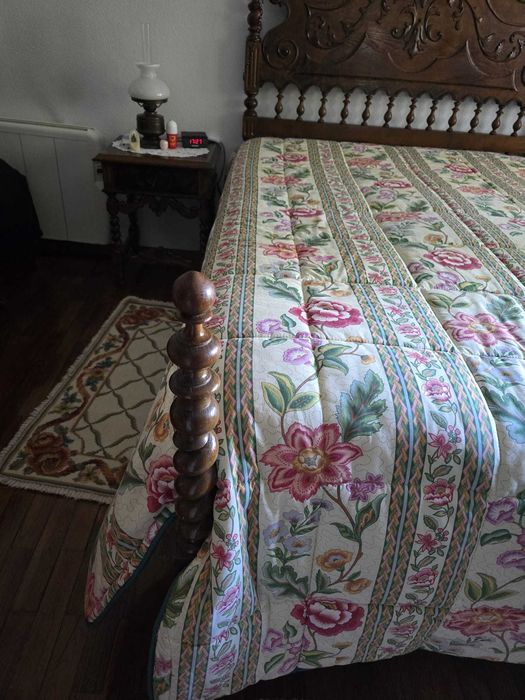 Mobília quarto casal, conjunto cama, mesinhas de cabeceira e cómoda