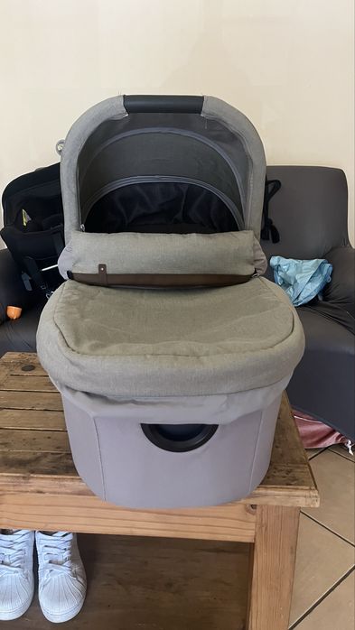 Ovinho e berço movel chicco praticamente novos