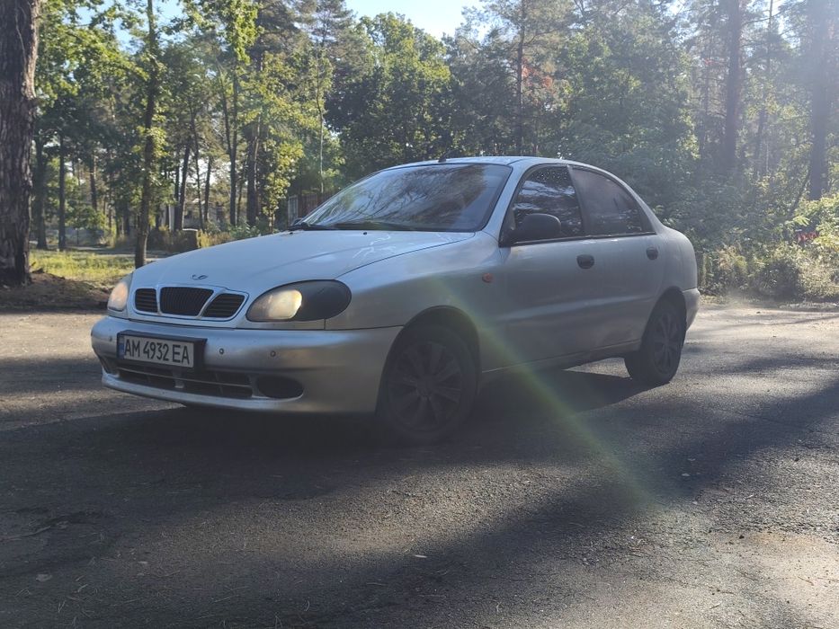 Део Ланос 2004року