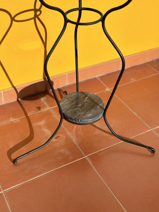 Mesa de Apoio/Cabeceira em Ferro Forjado e Mármore