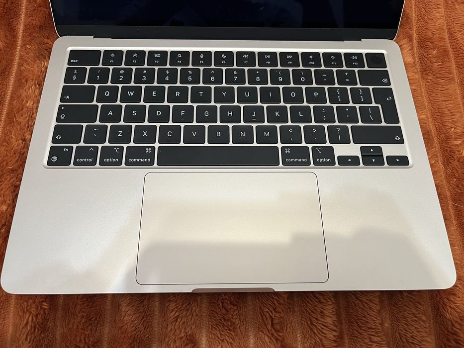 MacBook Air M3 2024