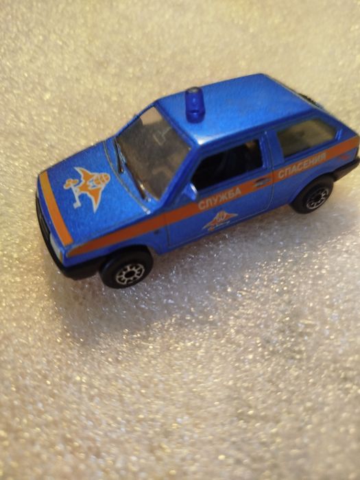 Детские игрушки- 6 машинок, 1 вертолет, 1 паровоз