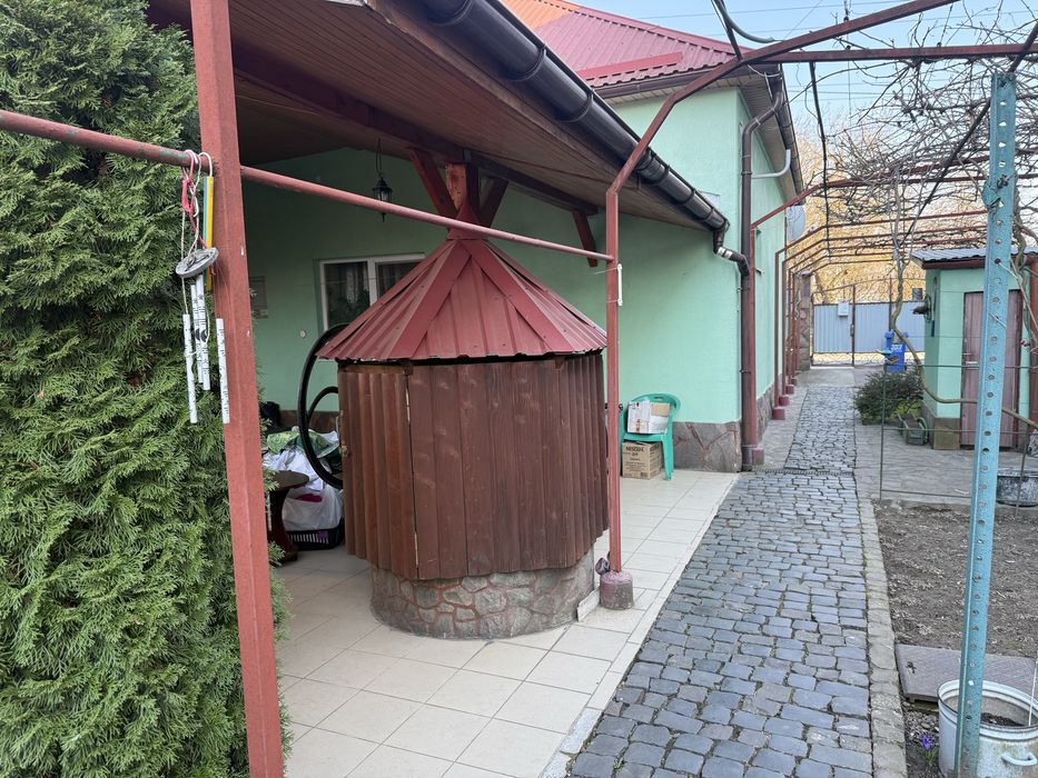 Район Дастора. Широкий фасад