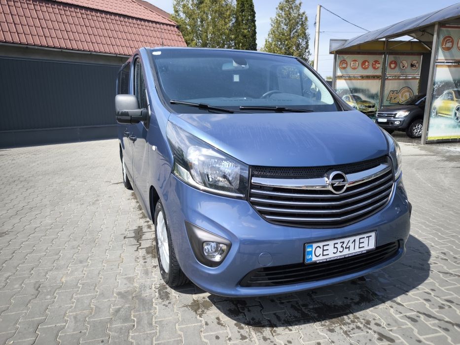 Продається сімейне авто Opel Vivaro