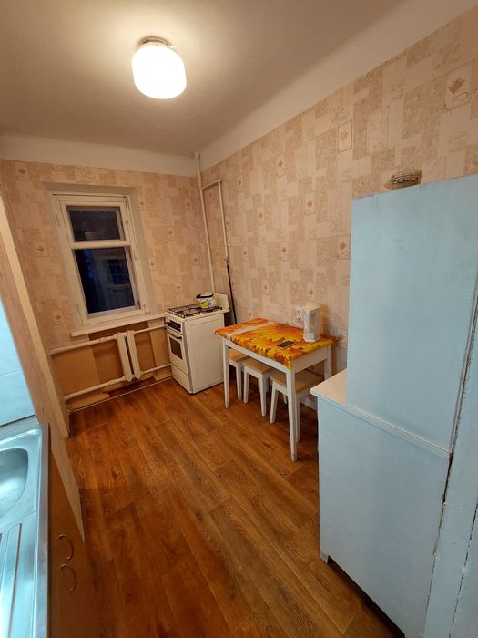 Без комісії продам 2-к.  Маккейна, 38а. Метро Звіринецька - 5 хв. пішк