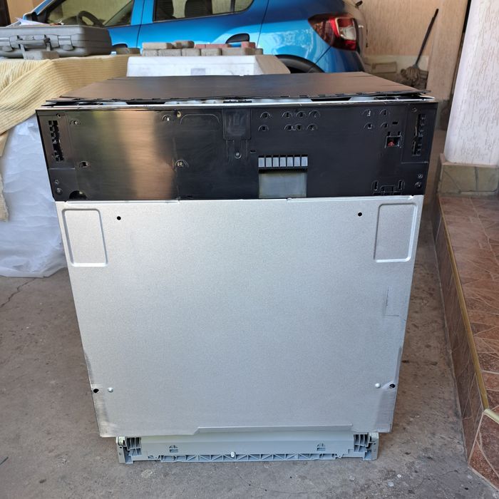 Продам посудомоечную машину Smeg