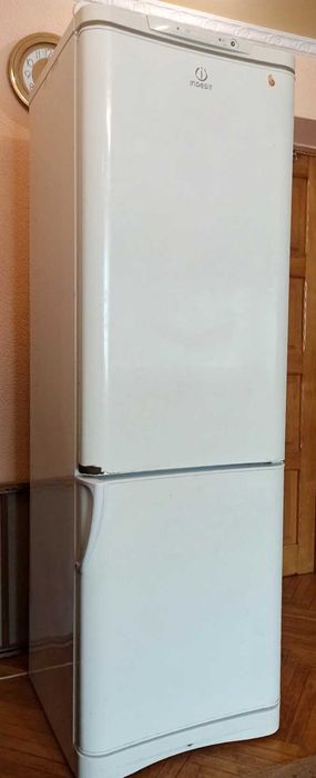 Холодильник Indesit
