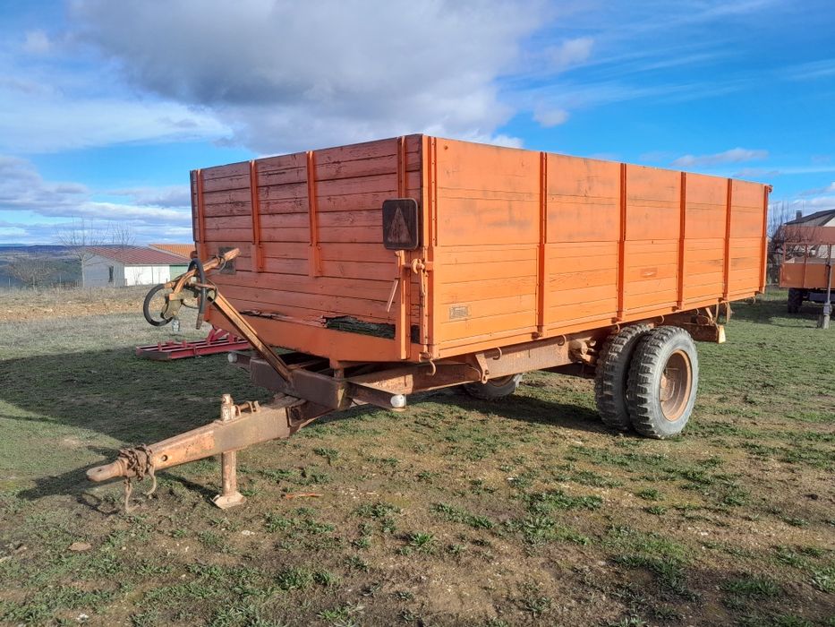 Reboques agrícolas galucho basculantes