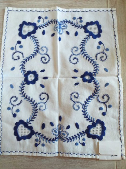 naperon bordado à mão