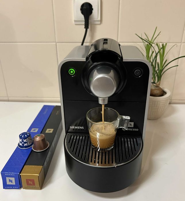 Máquina café NESPRESSO SIEMENS