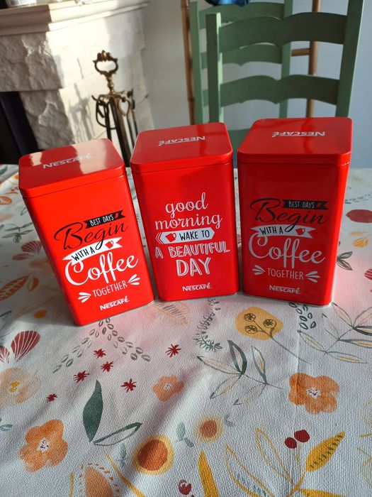 Conjunto de latas Nescafé