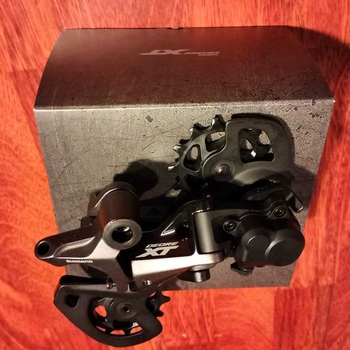 Задній перемикач Shimano Deore; SLX;(ХТ) 7--12 швидкостей