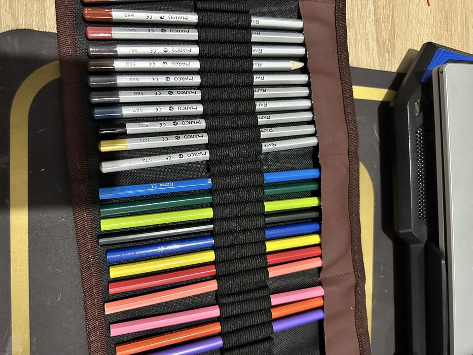 Маркери, олівці, ручки, органайзер, пенали