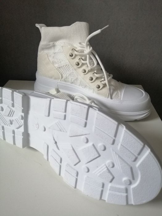 Nowe trapery trampki damskie elastyczne 37