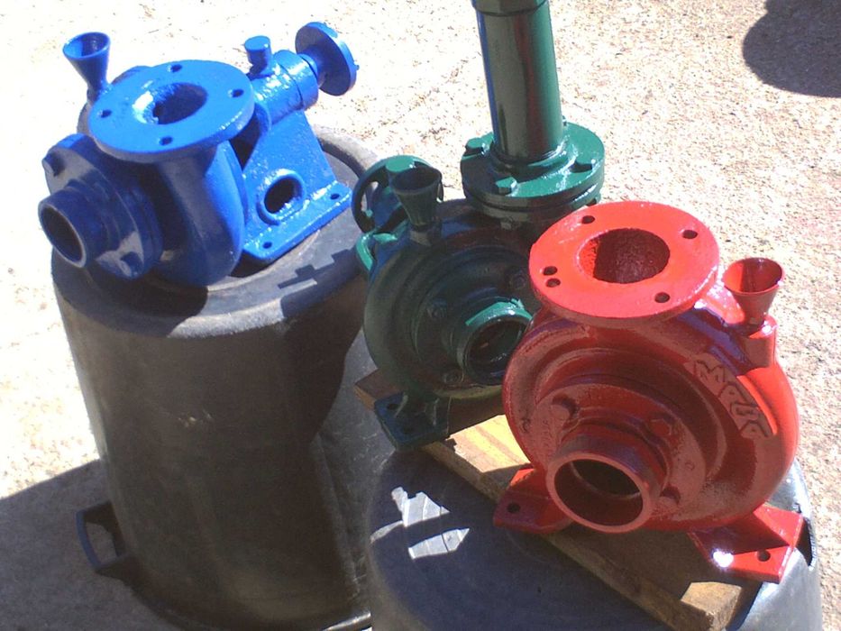 tres bombas de tirar agua de rega