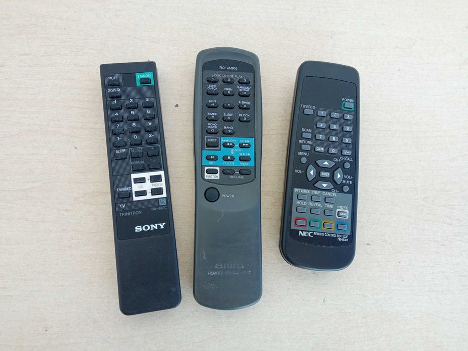 Пульти TV Аудіо Sony Aiwa Nec 3шт. неробочі