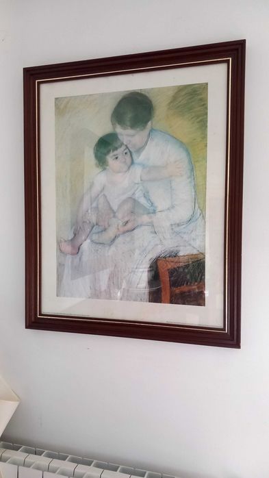 Quadro com vidro e moldura em madeira.