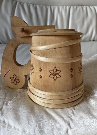 Дерев’яна пивна кружка.