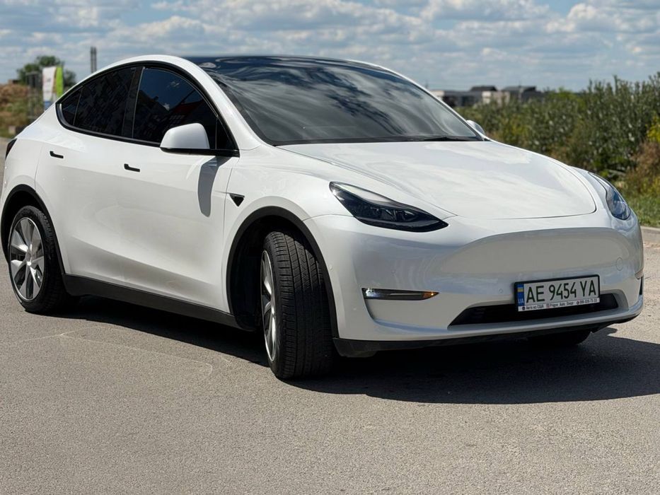 Tesla model Y 2021 года