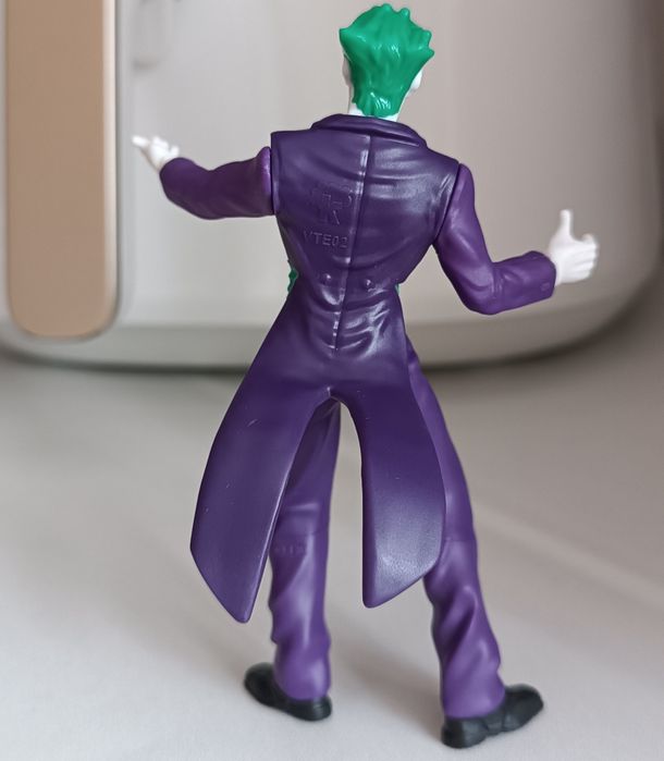 Якісна фігурка Джокер,Фигурка - Batman Joker Vud 12 Kinder Ferrero Gra