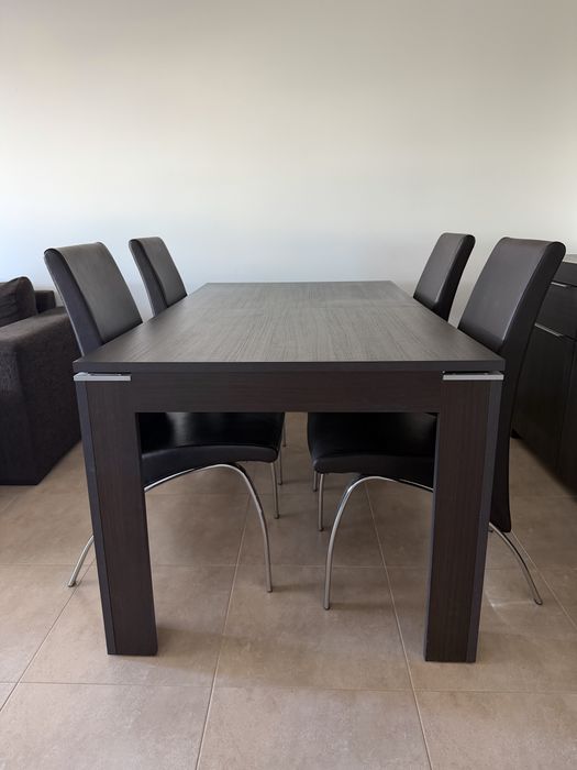 Mesa de jantar extensivel + 4 cadeiras