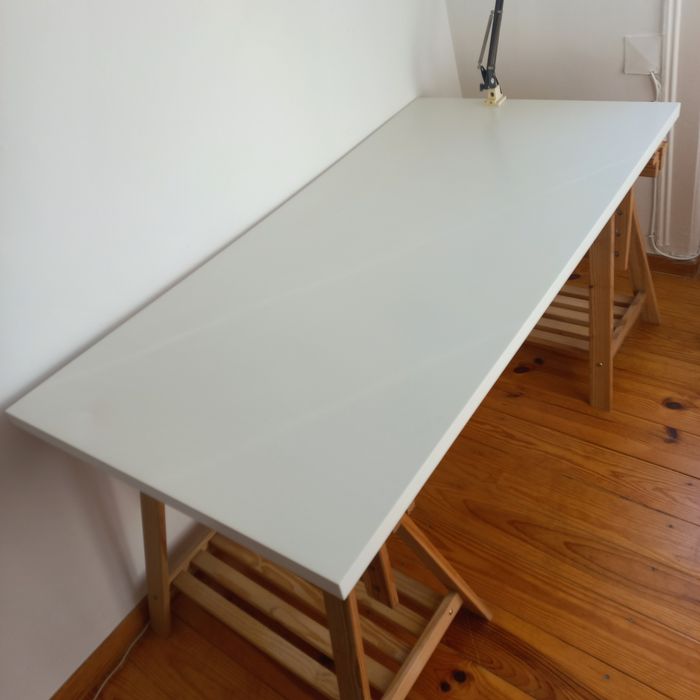 Mesa 75x150cm com pés de madeira