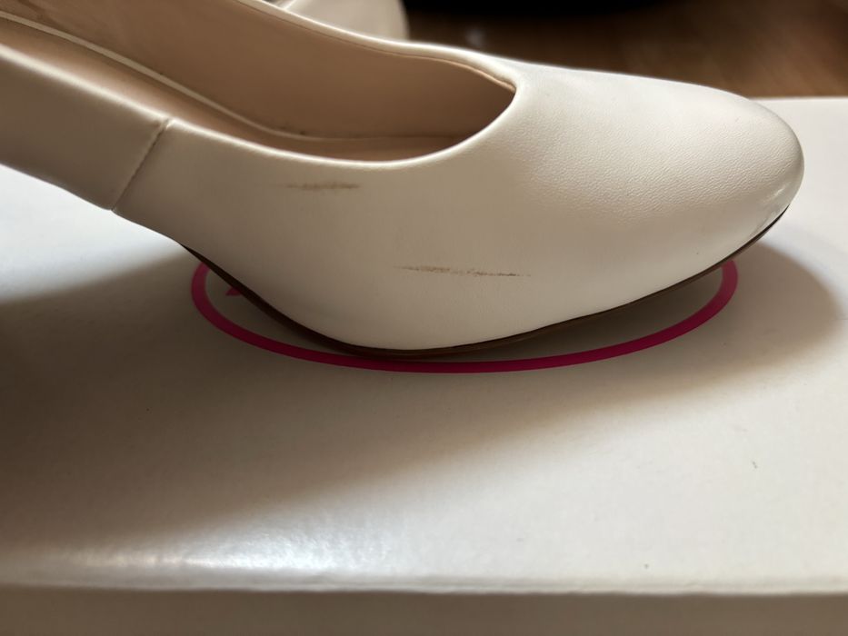 Biale buty ślubne