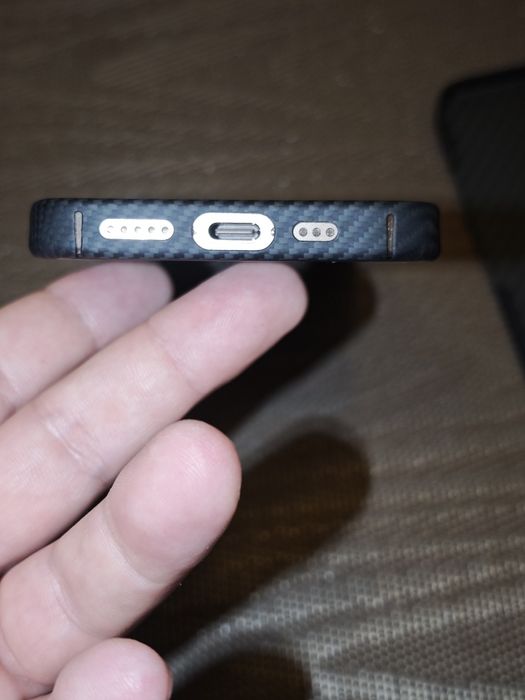 Чехол в коробке на iPhone 16 pro max carbon ultra slim black 600d,1500