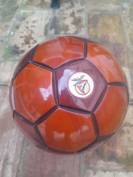 Bola do benfica de madeira com gavetas