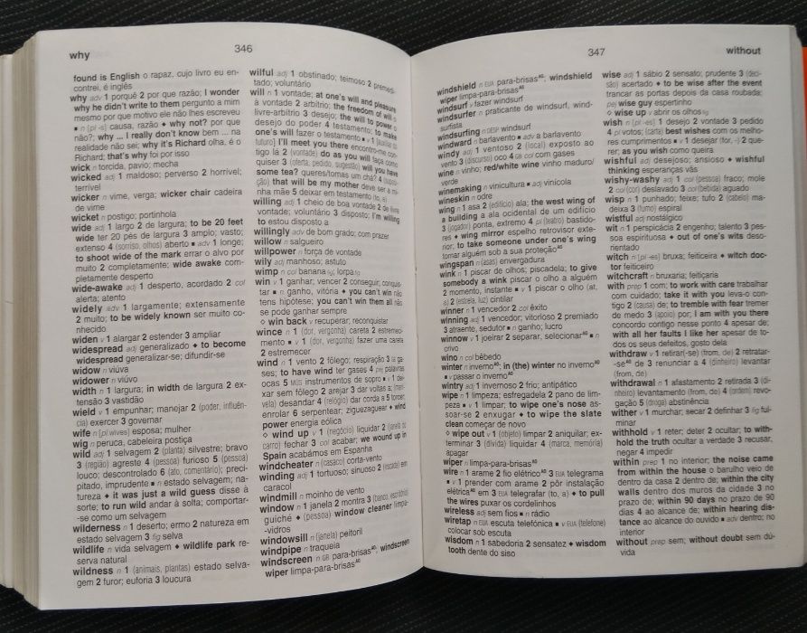 Dicionário Escolar de Português-Inglês-Português – Porto Editora