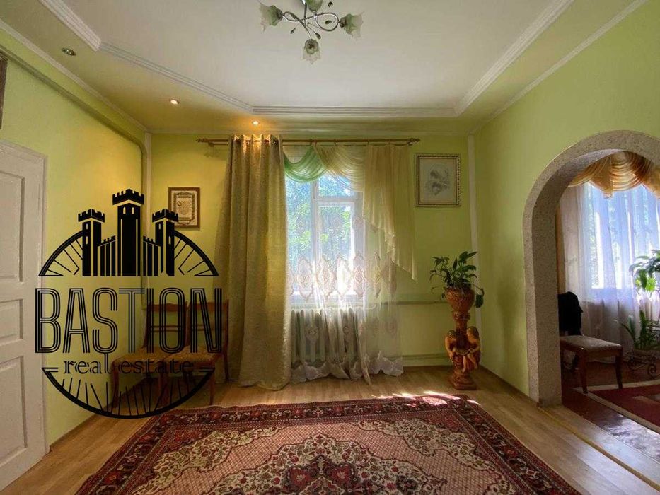 Продаж будинку у тихому та спокійному районі міста