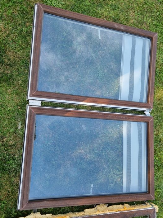 Okno z demontarzu - kolor orzech