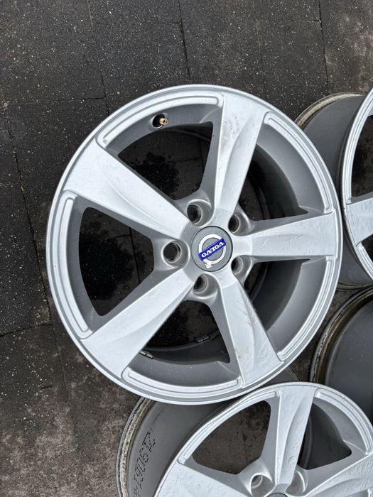 Felgi aluminiowe Volvo 5x108 R16 7J Et 50 Otw 63.4 Nr B34