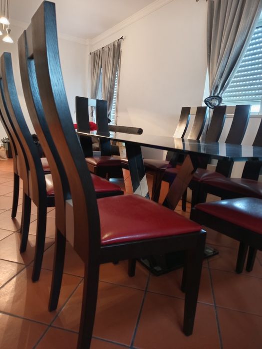 Vendo mesa e cadeiras