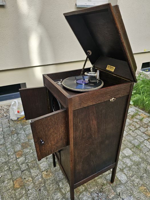 Gramofon szafkowy przedwojenny 1925 -1935 plus 40 płyt
