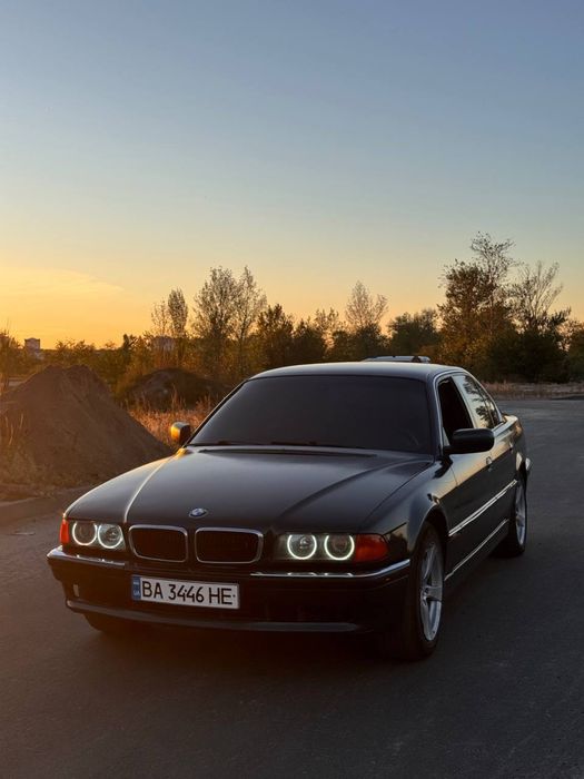 Автомобіль BMW 730i V8 Газ/бензин