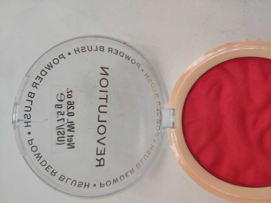 Róż do policzków Makeup Revolution prasowany różowy matowy 7,5 g