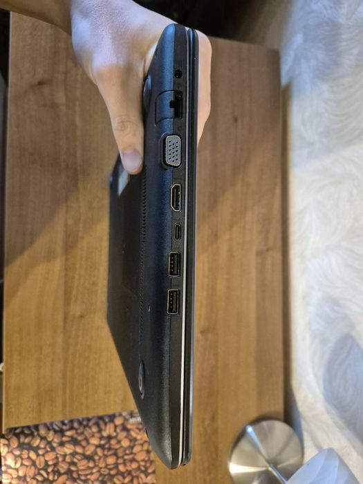 Ноутбук Asus x542UF додатково доставлена ОП 8 ГБ