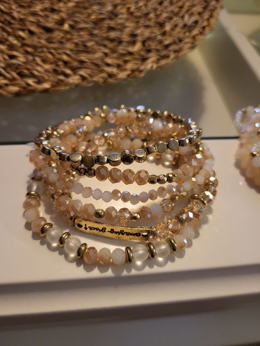 Bransoletki          .