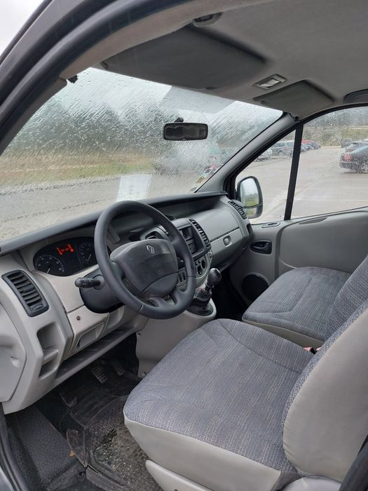 Renault Trafic 2.0 DCI 6 Lugares ano 2006 com A/C e CAIXA FIBRADA