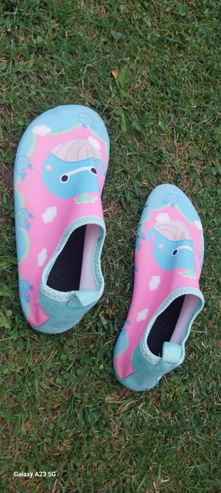 Buty do pływania rozmiar 28