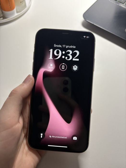 Iphone 11 biały w dobrym stanie