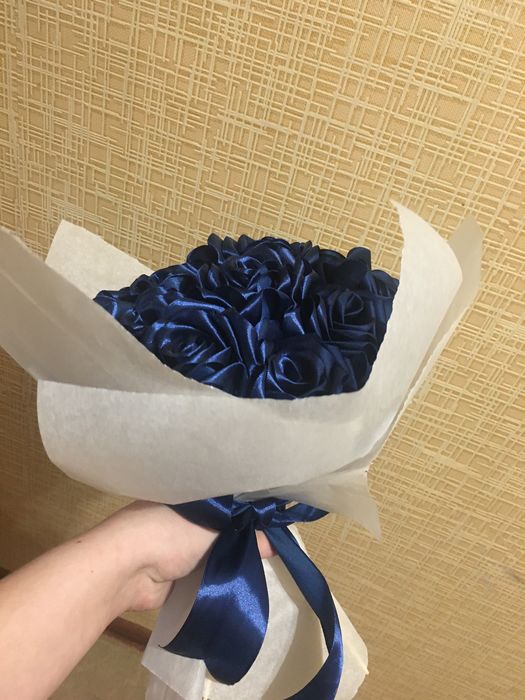 Букет атласних троянд