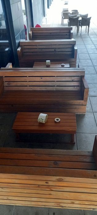 Bancos e Mesas de Madeira