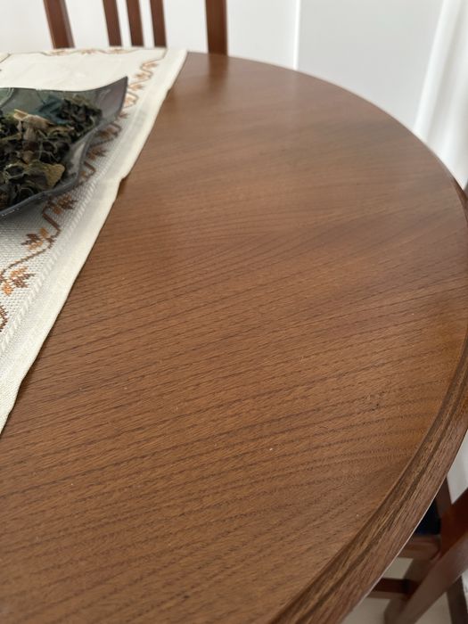 Mesa de jantar com cadeiras