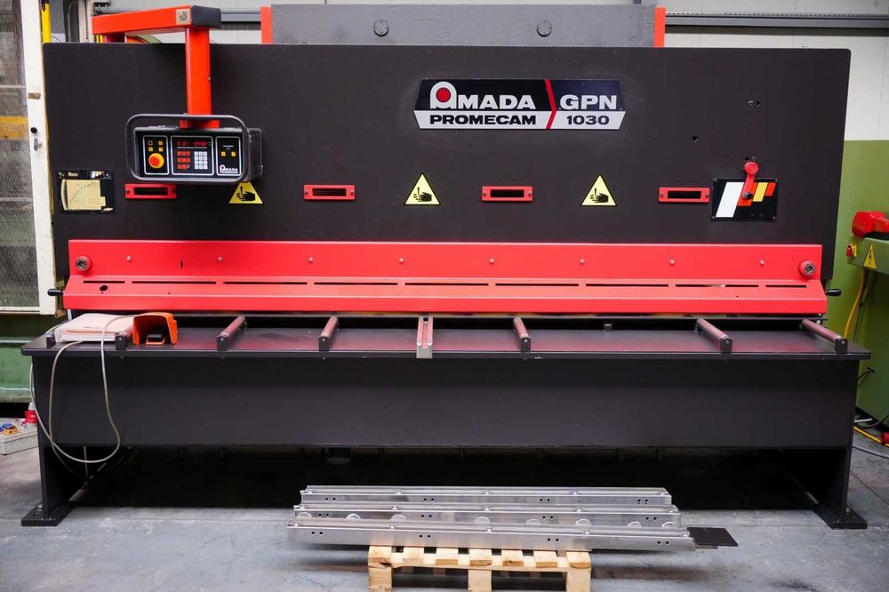 Komplet maszyn Amada do obróbki blachy 10x3100 krawędziarka + gilotyna