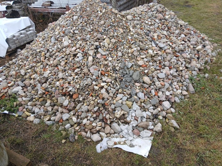 Kamień beton kruszony kruszywo tłuczeń