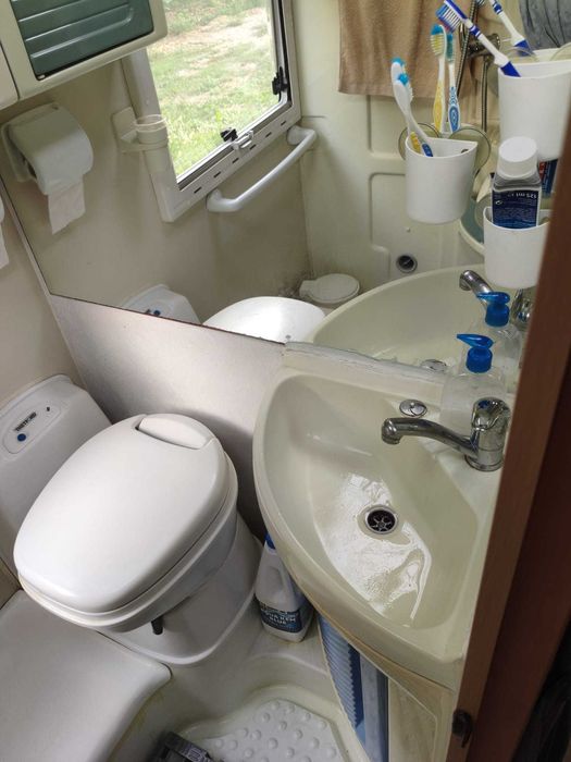 Autocaravana Challenger 103GA em ótimo estado, modelo de 2001