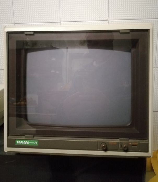 Monitor Taxan a cores para retro gaming